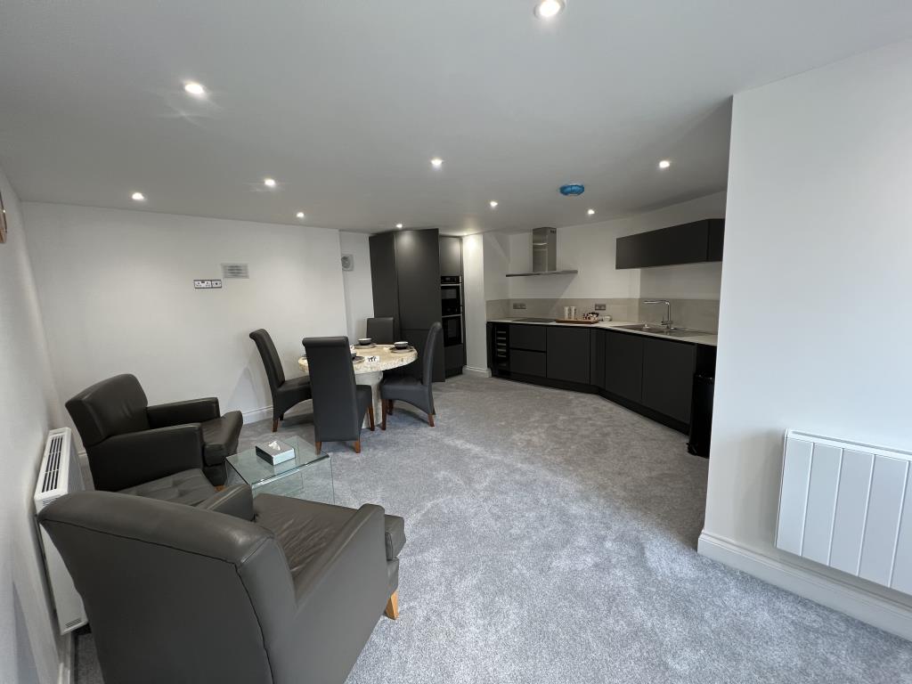 Lot: 140 - TOWN CENTRE FULLY REFURBISHED GROUND FLOOR FLAT - General view of living-dining-kitchen open plan room